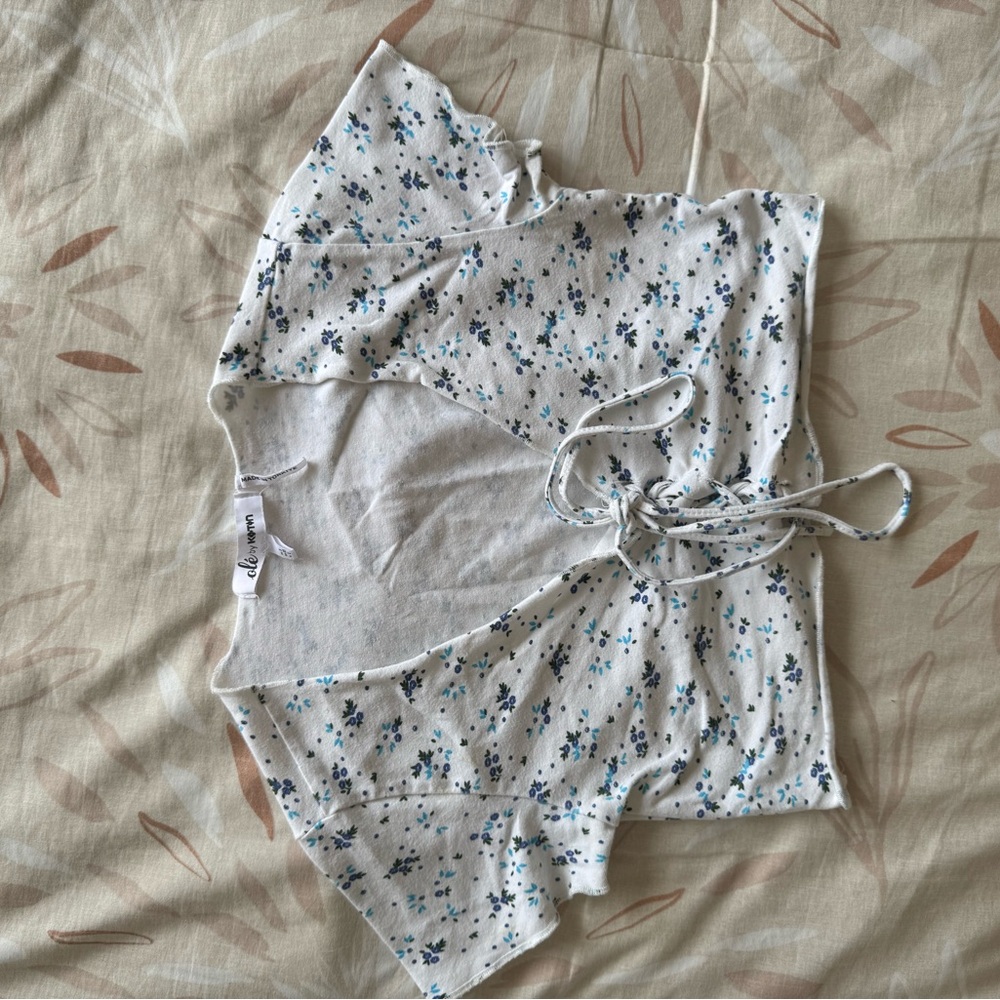 Floral Tie-Front Crop Top